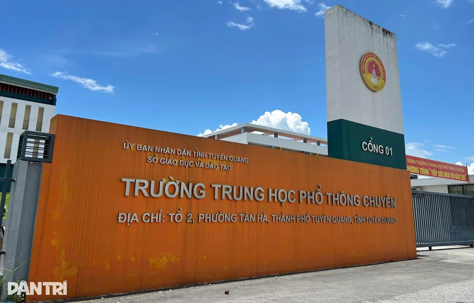 Vụ dải điểm toán hiếm gặp ở Tuyên Quang: Giáo viên trường không tham gia coi thi Vụ dải điểm toán hiếm gặp ở Tuyên Quang: Giáo viên trường không tham gia coi thi