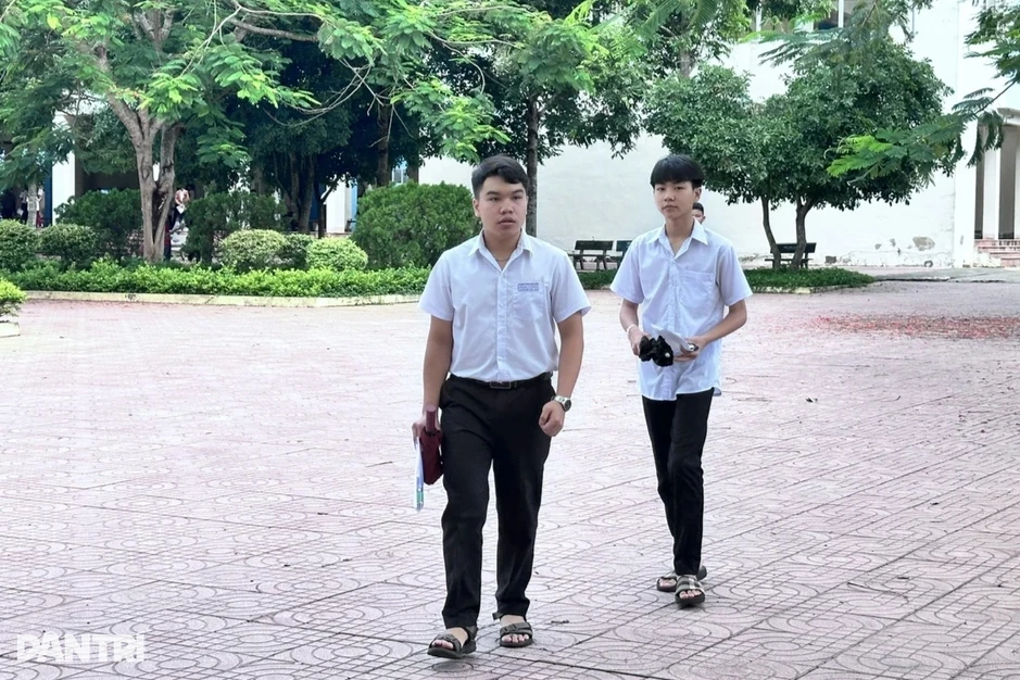 Vụ điểm cao vẫn "trắng tay" tuyển sinh lớp 10: Bổ sung hơn 2.700 chỉ tiêu Vụ điểm cao vẫn "trắng tay" tuyển sinh lớp 10: Bổ sung hơn 2.700 chỉ tiêu