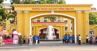 Vụ giám thị gợi ý thí sinh để bạn xem bài: Hai bài thi vẫn được công nhận