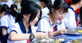 Vụ nghi “hô biến” thịt hết hạn: Công bố 7 trường dùng sản phẩm từ Sago Food