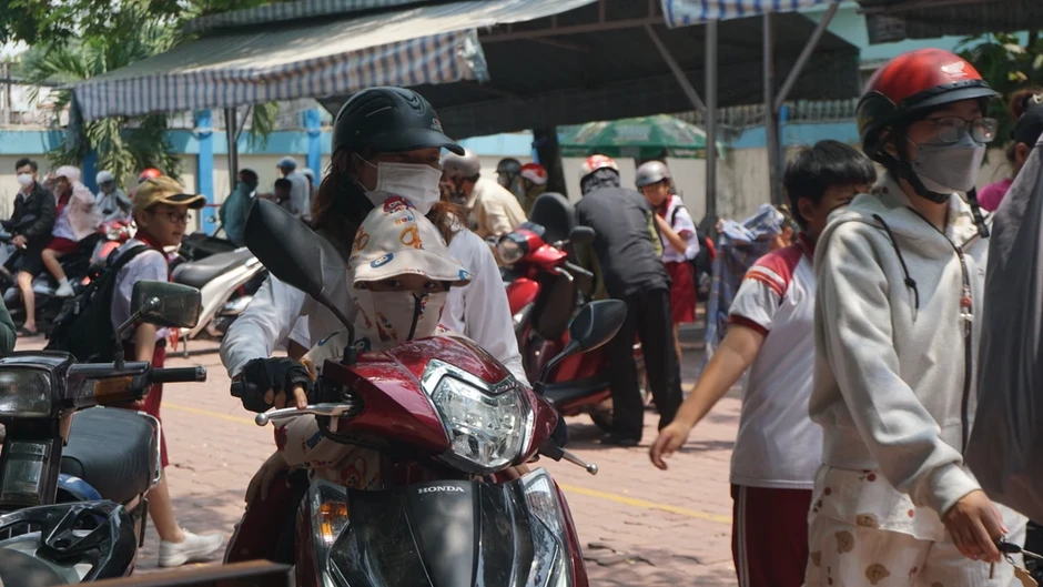 Vụ nghi ngộ độc tại trường Bình Quới Tây: Các trường lân cận đồng loạt dừng bữa ăn bán trú Vụ nghi ngộ độc tại trường Bình Quới Tây: Các trường lân cận đồng loạt dừng bữa ăn bán trú