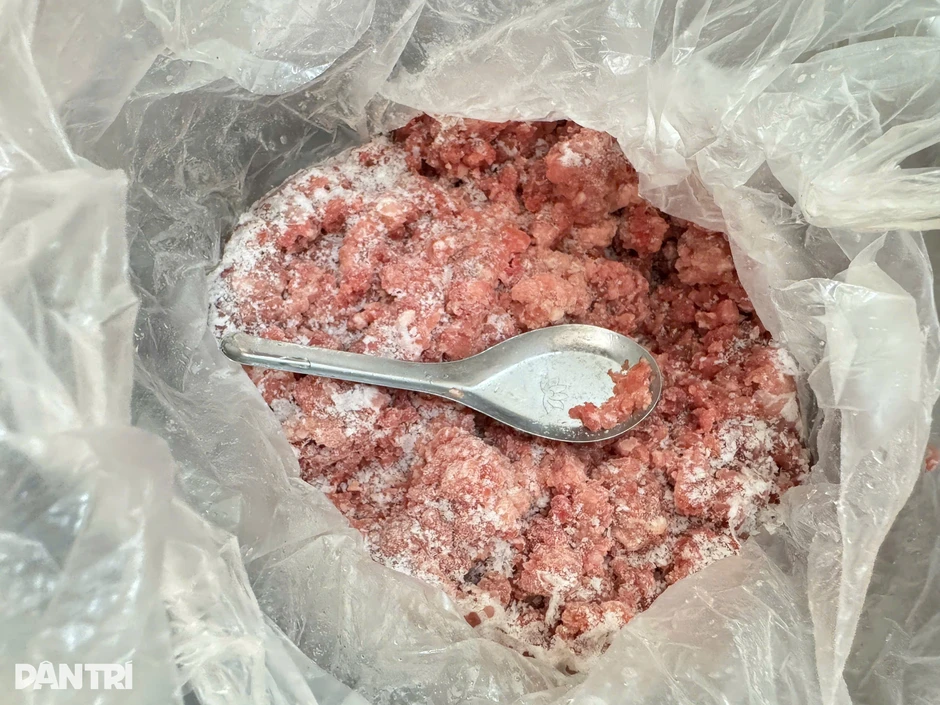 Vụ nhập thịt lợn có màu, mùi lạ nấu ăn cho trẻ: UBND tỉnh vào cuộc Vụ nhập thịt lợn có màu, mùi lạ nấu ăn cho trẻ: UBND tỉnh vào cuộc