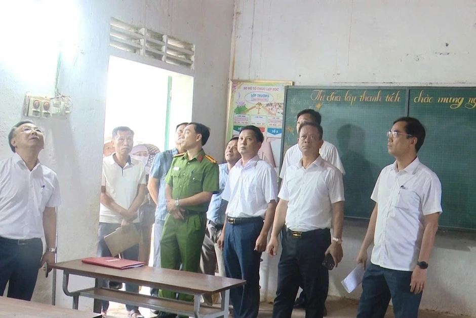 Vụ phản đối giải thể điểm trường lẻ: 128 học sinh vẫn chưa đi học Vụ phản đối giải thể điểm trường lẻ: 128 học sinh vẫn chưa đi học