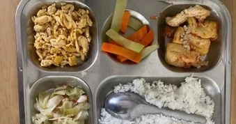 Vụ phụ huynh phản ánh món gà "rất lạ": Đổi nhà cung cấp