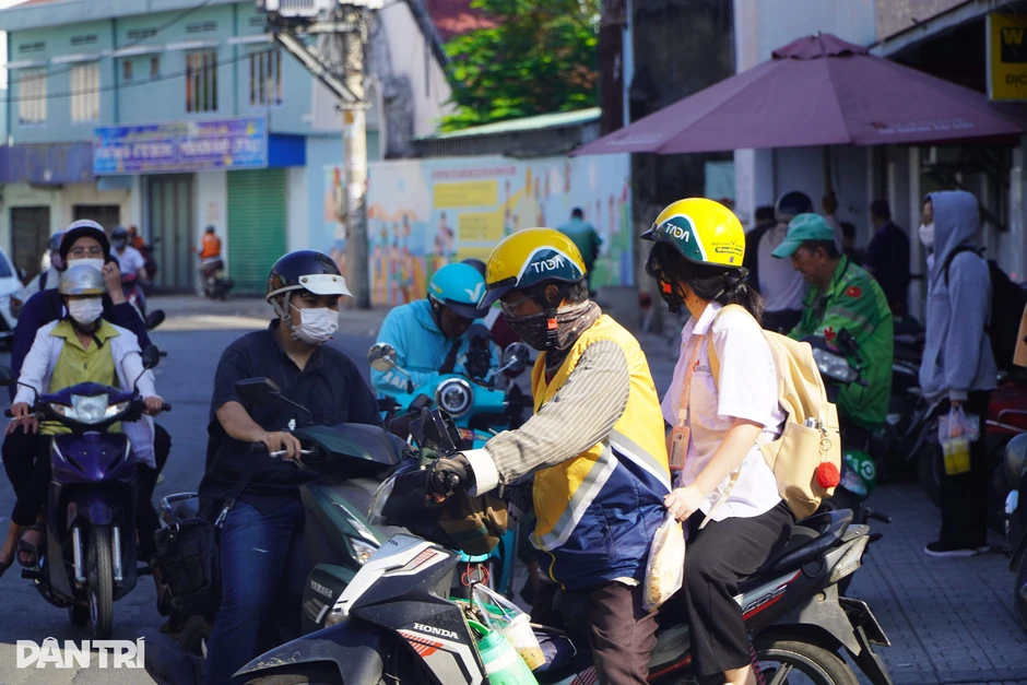 Vụ sinh viên phải bỏ tiết học vì bãi xe đóng cửa: Nhà trường xử lý ra sao? Vụ sinh viên phải bỏ tiết học vì bãi xe đóng cửa: Nhà trường xử lý ra sao?