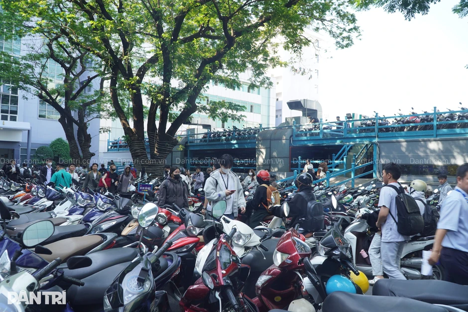 Vụ sinh viên phải bỏ tiết học vì bãi xe đóng cửa: Nhà trường xử lý ra sao? Vụ sinh viên phải bỏ tiết học vì bãi xe đóng cửa: Nhà trường xử lý ra sao?