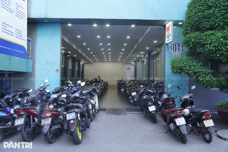Vụ sinh viên phải bỏ tiết học vì bãi xe đóng cửa: Nhà trường xử lý ra sao? Vụ sinh viên phải bỏ tiết học vì bãi xe đóng cửa: Nhà trường xử lý ra sao?