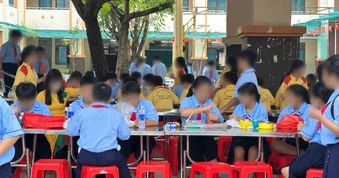 Vụ suất ăn bán trú có thịt gà còn sống, UBND phường thông tin chính thức