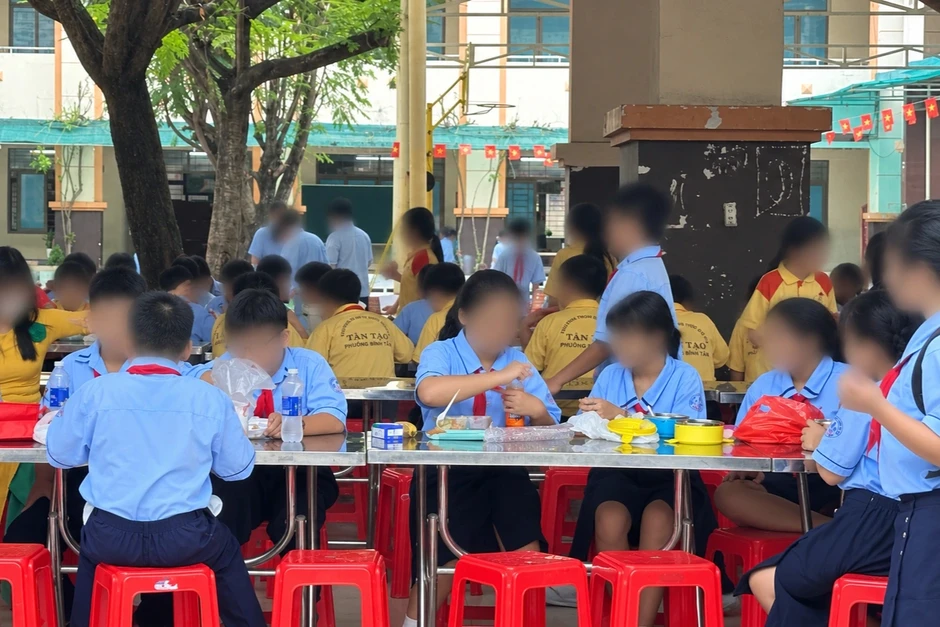 Vụ suất ăn bán trú có thịt gà còn sống, UBND phường thông tin chính thức
