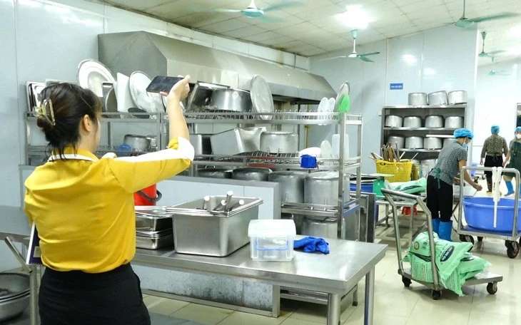 Vụ thịt heo bệnh vào trường học: Công ty cổ phần Suất ăn công nghiệp Hà Nội nói mình là 'nạn nhân' Vụ thịt heo bệnh vào trường học: Công ty cổ phần Suất ăn công nghiệp Hà Nội nói mình là 'nạn nhân'