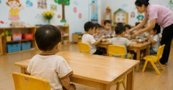 Vụ trường học quên cho bé 2 tuổi ăn tối: Trường vẫn muốn tiếp tục chăm bé