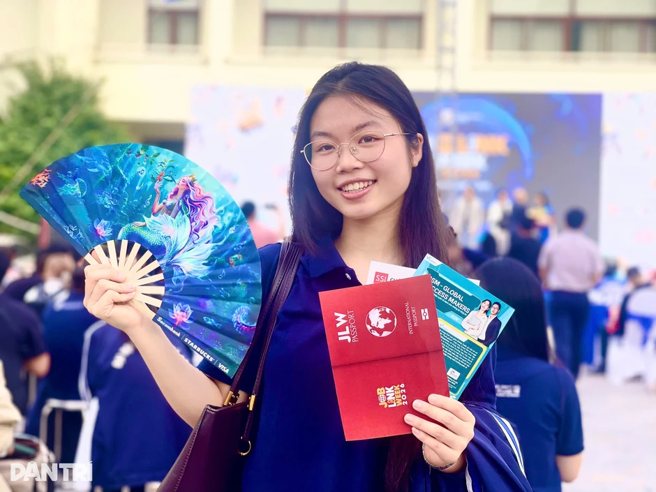 Vừa tốt nghiệp, có sinh viên thu nhập hàng trăm triệu đồng Vừa tốt nghiệp, có sinh viên thu nhập hàng trăm triệu đồng