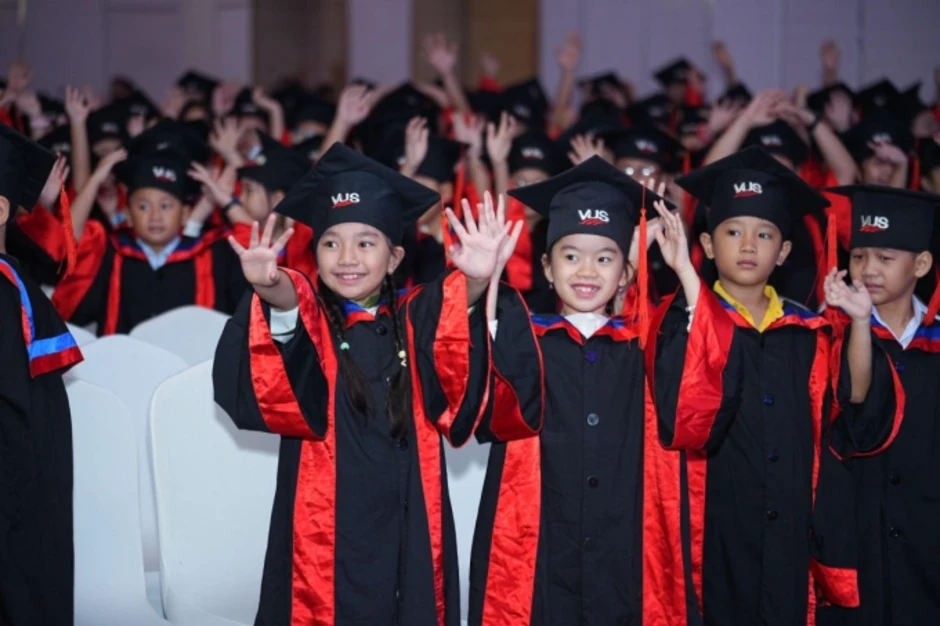 VUS đạt chứng nhận Trung tâm đào tạo vàng từ Cambridge VUS đạt chứng nhận Trung tâm đào tạo vàng từ Cambridge