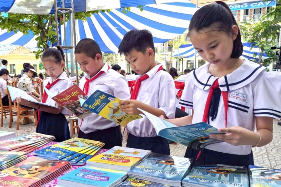 Xã đầu tiên miễn phí sách giáo khoa từ lớp 1 đến 12 Xã đầu tiên miễn phí sách giáo khoa từ lớp 1 đến 12