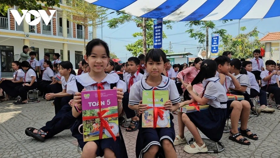 Xã đầu tiên trong cả nước cấp sách giáo khoa miễn phí cho học sinh