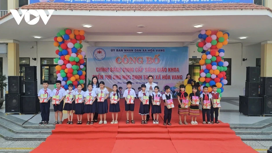 Xã đầu tiên trong cả nước cấp sách giáo khoa miễn phí cho học sinh