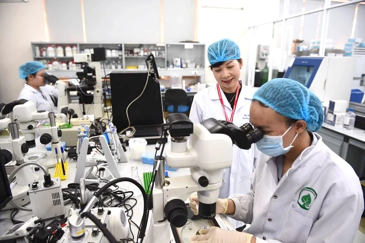 Xây dựng nguồn nhân lực chất lượng cao: Bắt đầu từ gia đình và nhà trường Xây dựng nguồn nhân lực chất lượng cao: Bắt đầu từ gia đình và nhà trường