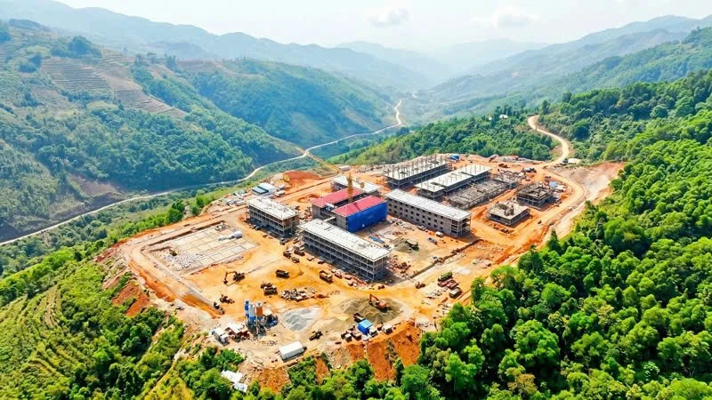 Xây trường nơi biên cương Tổ quốc