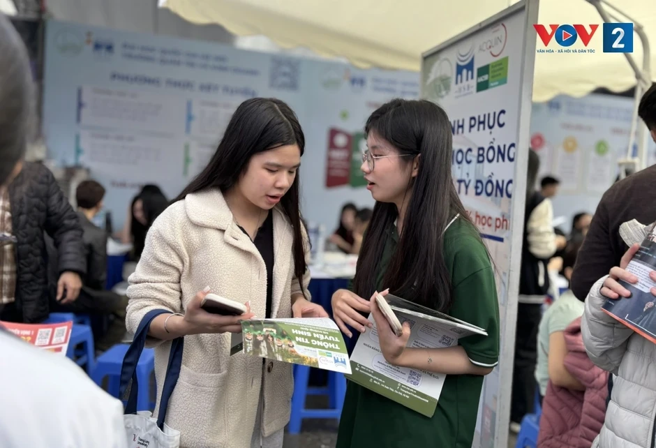 Xét tuyển học bạ bị "siết", giới hạn chứng chỉ ngoại ngữ: Thí sinh cần lưu ý gì?