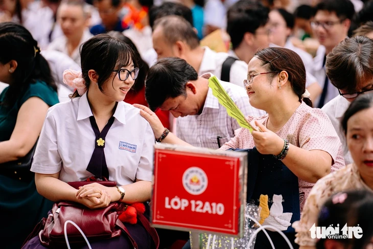 'Xin lỗi, cảm ơn nhiều người nhưng chưa từng nói với ba mẹ'