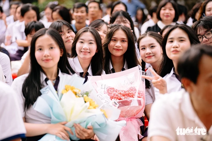 'Xin lỗi, cảm ơn nhiều người nhưng chưa từng nói với ba mẹ'