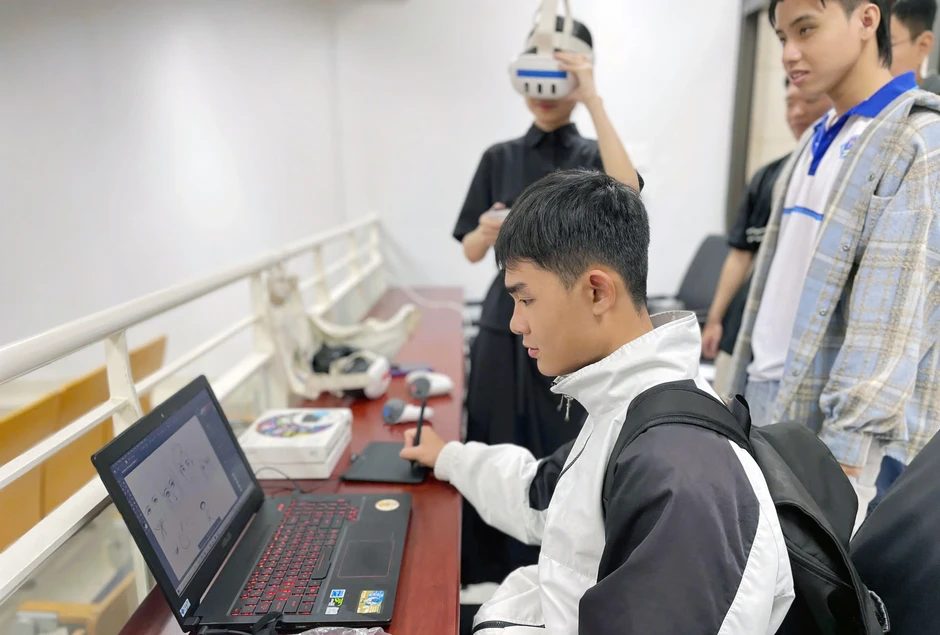 Xu hướng học song bằng công nghệ: Lựa chọn tối ưu cho Gen Z Xu hướng học song bằng công nghệ: Lựa chọn tối ưu cho Gen Z