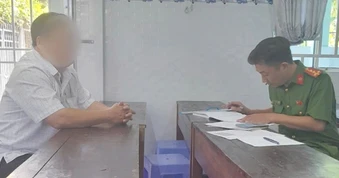 Xử phạt thầy giáo dạy thêm đánh nam sinh vì gỡ miếng chống trầy bàn ghế