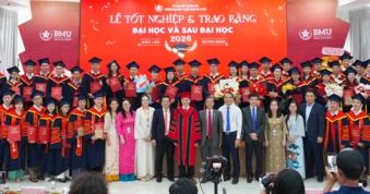 'Y đức là điều tuyệt đối không được phép đánh mất', lời dặn của hiệu trưởng trường y