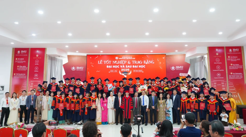 'Y đức là điều tuyệt đối không được phép đánh mất', lời dặn của hiệu trưởng trường y 'Y đức là điều tuyệt đối không được phép đánh mất', lời dặn của hiệu trưởng trường y