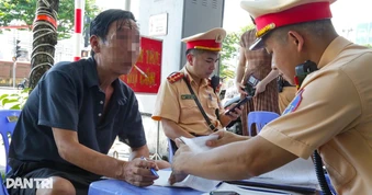 "Dính" cồn kịch khung, người đàn ông tự nhận mình nghiện rượu