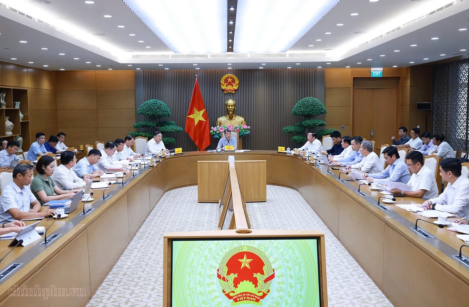 "Kiên quyết điều chuyển vốn các dự án chậm giải ngân, chậm tiến độ"