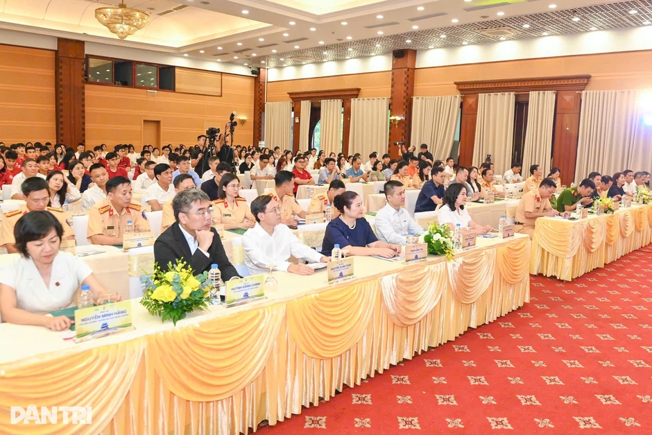 "Mỗi người tham gia giao thông là một tuyên truyền viên an toàn giao thông"
