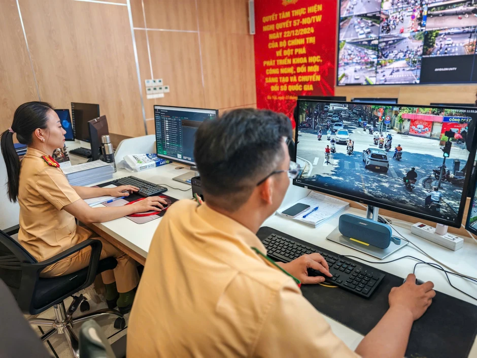 "Soi" camera AI phát hiện vi phạm giao thông, CSGT đến tận nơi xử lý "Soi" camera AI phát hiện vi phạm giao thông, CSGT đến tận nơi xử lý