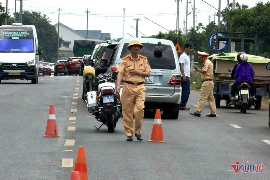 3 vụ tai nạn liên hoàn xảy ra trong 10 phút, 12 ô tô bị hư hỏng 3 vụ tai nạn liên hoàn xảy ra trong 10 phút, 12 ô tô bị hư hỏng