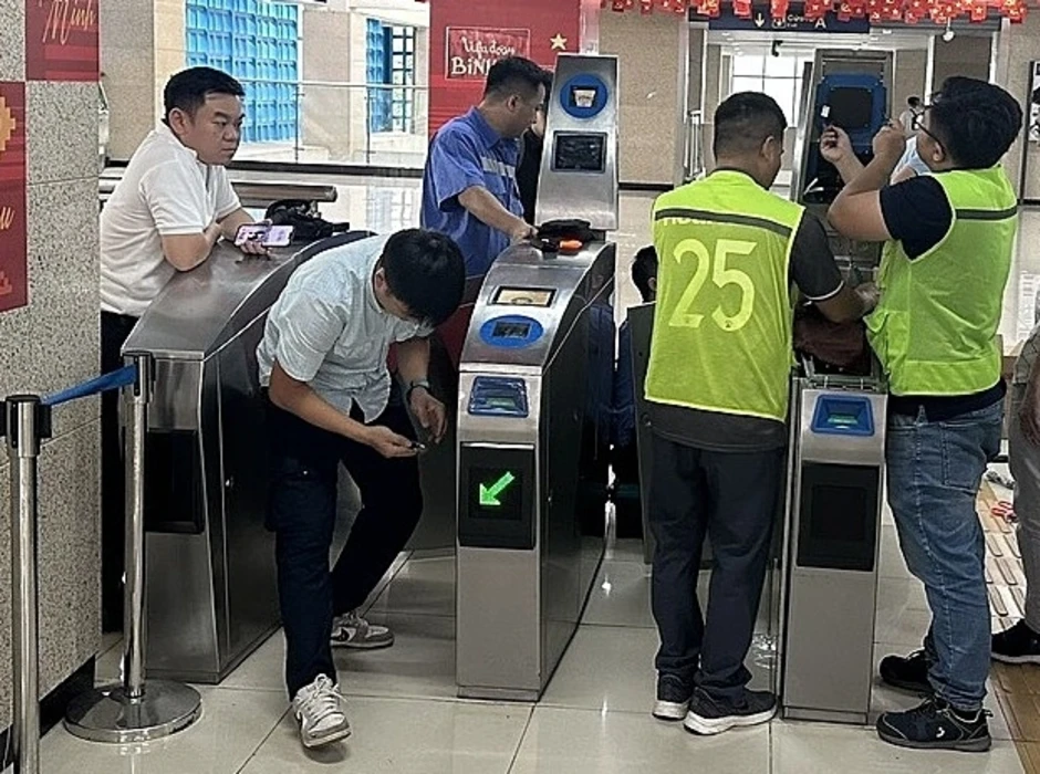 4 tháng giải bài toán vé sinh trắc học cho metro Hà Nội 4 tháng giải bài toán vé sinh trắc học cho metro Hà Nội
