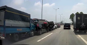 7 ô tô va chạm liên hoàn trên quốc lộ 18 qua Bắc Ninh