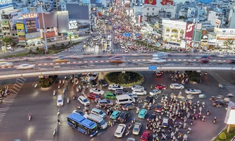 Áp lực giao thông ngã tư Hàng Xanh trước cải tạo