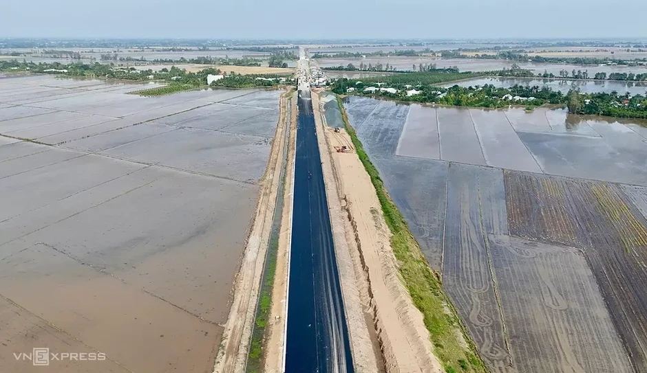 Ba cao tốc lớn phía Nam đang 'chạy nước rút' Ba cao tốc lớn phía Nam đang 'chạy nước rút'