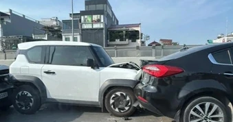 Ba ô tô va chạm liên hoàn trên đường Vành đai 2