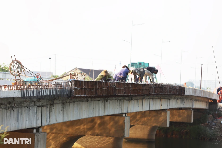 Bị đề nghị chấm dứt hợp đồng dự án "rùa bò", nhà thầu vội thi công trở lại Bị đề nghị chấm dứt hợp đồng dự án "rùa bò", nhà thầu vội thi công trở lại