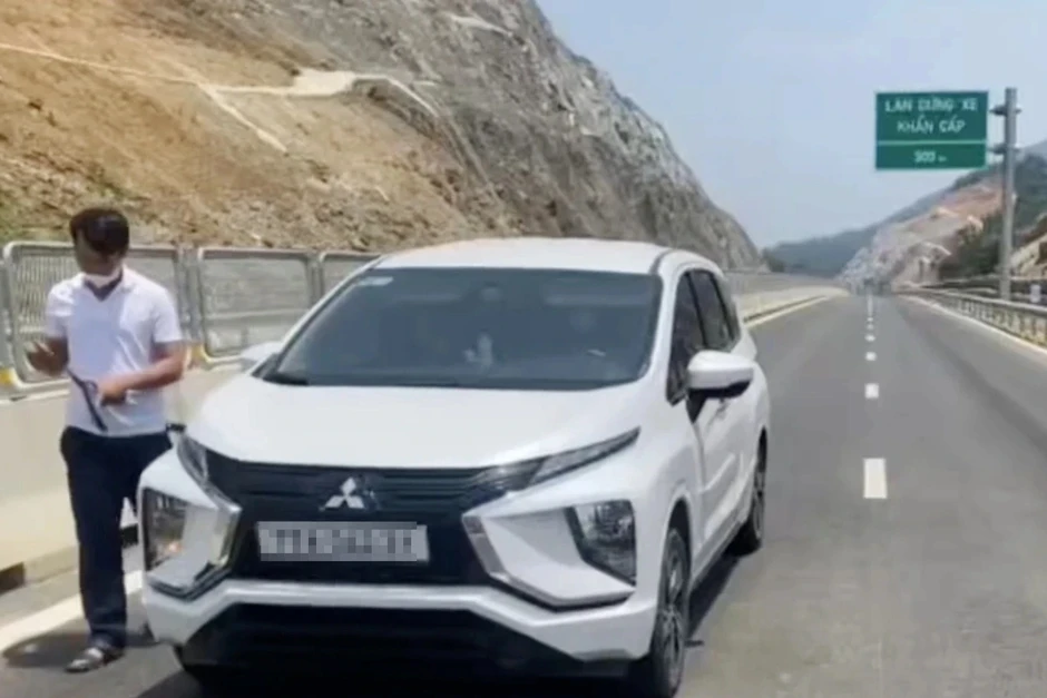 Bị lạc đường, tài xế lái ô tô ngược chiều trên cao tốc Hoài Nhơn - Quy Nhơn Bị lạc đường, tài xế lái ô tô ngược chiều trên cao tốc Hoài Nhơn - Quy Nhơn