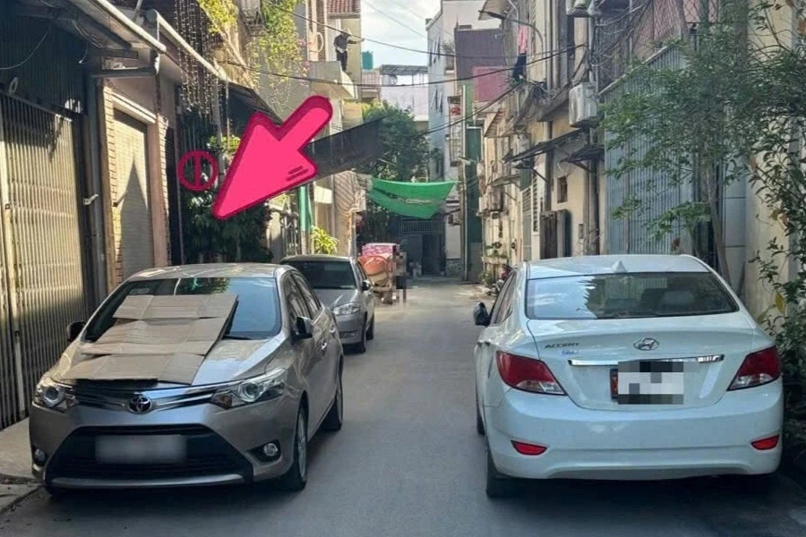 Bị phạt 2,5 triệu đồng vì đỗ ô tô trước cửa nhà mình Bị phạt 2,5 triệu đồng vì đỗ ô tô trước cửa nhà mình