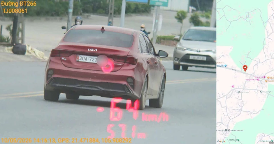 Bị phát hiện chạy quá tốc độ, tài xế liều lĩnh tông xe CSGT rồi bỏ chạy Bị phát hiện chạy quá tốc độ, tài xế liều lĩnh tông xe CSGT rồi bỏ chạy