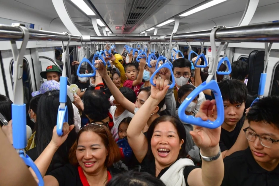 Bộ Chính trị yêu cầu TP HCM hoàn thành 200 km metro vào năm 2030 Bộ Chính trị yêu cầu TP HCM hoàn thành 200 km metro vào năm 2030