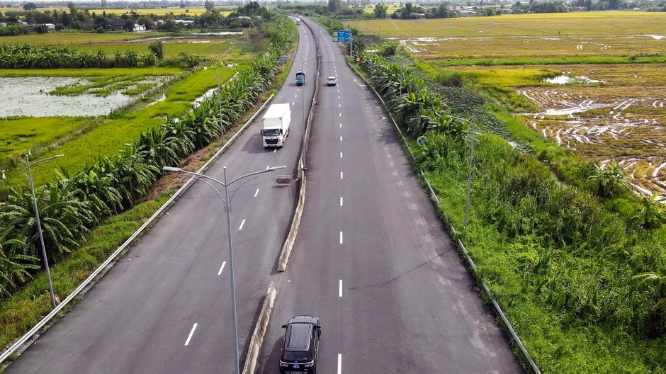 Bộ Xây dựng trả lời cử tri Cần Thơ về đường dân sinh hai bên tuyến Lộ Tẻ - Rạch Sỏi Bộ Xây dựng trả lời cử tri Cần Thơ về đường dân sinh hai bên tuyến Lộ Tẻ - Rạch Sỏi