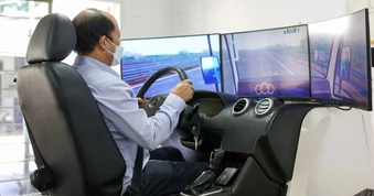 Cấm học viên tập lái ô tô tại làn cao tốc sát dải phân cách giữa