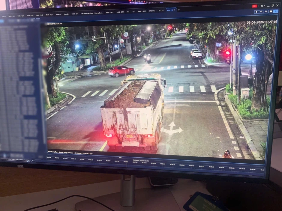 Camera AI truy vết, xử lý xe tải làm rơi vãi bùn đất trên đường ở Hà Nội Camera AI truy vết, xử lý xe tải làm rơi vãi bùn đất trên đường ở Hà Nội