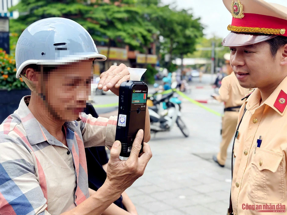 Cận cảnh CSGT xử lý nồng độ cồn dịp nghỉ lễ