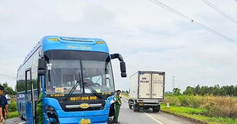 Cần Thơ: Xe khách tông nhiều xe máy, 2 người tử vong