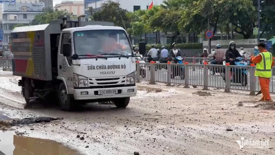 Cảnh tượng gây bức xúc trên 300m đường, công an trích xuất camera tìm thủ phạm Cảnh tượng gây bức xúc trên 300m đường, công an trích xuất camera tìm thủ phạm